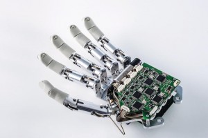 Bionische Handprothese ermöglicht Fühlen