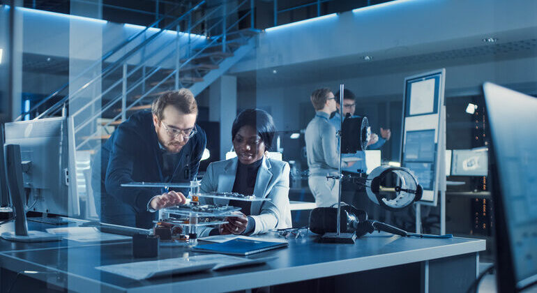 Team beim Systems Engineering in der Produktentwicklung