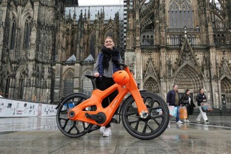 Recycling-Fahrrad von igus auf Welttournee