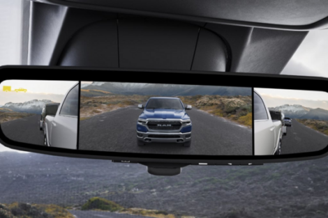 Magnas digitaler Autospiegel jetzt in Ram Pick-ups