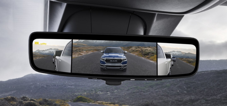 Magnas digitaler Autospiegel jetzt in Ram Pick-ups