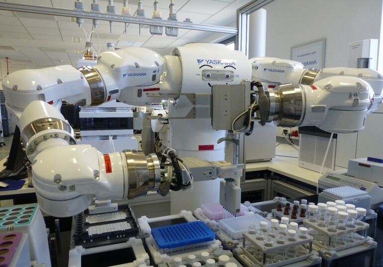 Yaskawa treibt Robotik für Laborautomation mit Uni Rostock voran